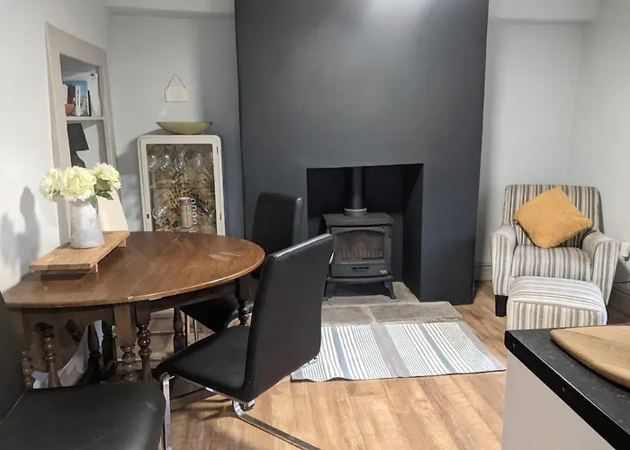 1 Hillside * Leeds (West Yorkshire)