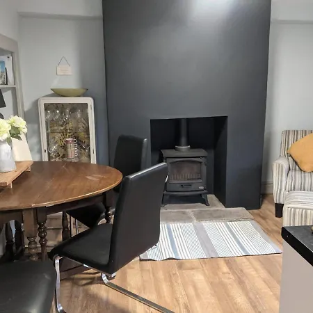 1 Hillside * Leeds (West Yorkshire)