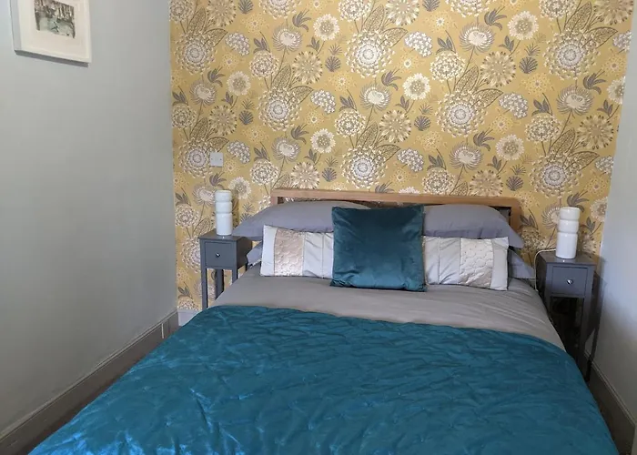 1 Hillside * Leeds (West Yorkshire)